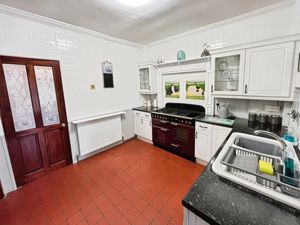 Kitchen- click for photo gallery